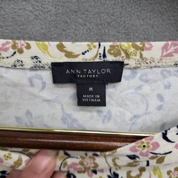 Ann Taylor Blouse 3/4 Sleeve Ivory Green Pink Floral‎  Size Medium - Picture 3 of 5
